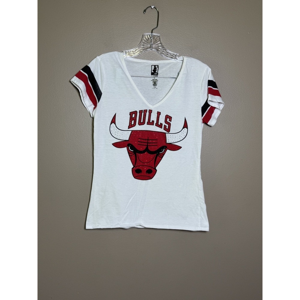 UNK Chicago Bulls NBA For Her V-Neck T-Shirt White Red Black Size L Small Fit